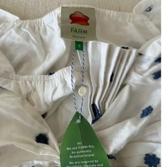 Farm Rio Blouse - Never Worn - Picture 4 of 4